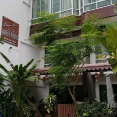 Отель Baan Oui Phuket Guest House