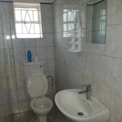 Njinji Guest House in Livingstone, Zambia from 46$, photos, reviews - zenhotels.com bathroom photo 3
