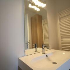 Отель Nice Booking - Dufy - Moderne - Parking ванная