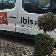 Отель Ibis Sofia Airport Болгария, София - 10 отзывов об отеле, цены и фото номеров - забронировать отель Ibis Sofia Airport онлайн городской автобус