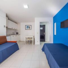 Отель Apartaments AR Monjardí Испания, Льорет-де-Мар - отзывы, цены и фото номеров - забронировать отель Apartaments AR Monjardí онлайн комната для гостей фото 2