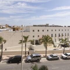Torremolinos Inturjoven Youth Hostel парковка