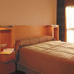 Отель Hesperia Fira Suites комната для гостей