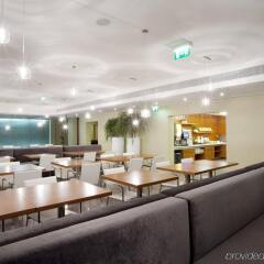 Отель Holiday Inn Express Lisbon Airport гостиничный бар