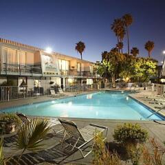 Отель Travelodge Hotel at LAX США, Лос-Анджелес - отзывы, цены и фото номеров - забронировать отель Travelodge Hotel at LAX онлайн бассейн фото 3