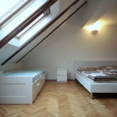 Отель Generous Attic Apartment Чехия, Прага - отзывы, цены и фото номеров - забронировать отель Generous Attic Apartment онлайн комната для гостей фото 2