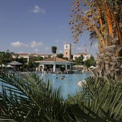 Отель Avanti Holiday Village пляж