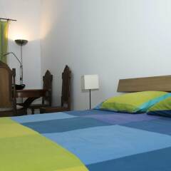Отель Landmark Guest House сейф в номере