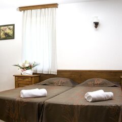 Отель Strannopriemnicata Guest House Боженци комната для гостей фото 3