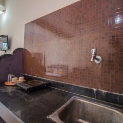 Апартаменты OYO 13211 Home Spacious Studio Morjim Beach Гоа в номере