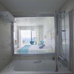 King Evelthon Beach Hotel & Resort ванная фото 2
