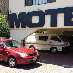Отель Gold Coast Airport Accommodation - La Costa Motel городской автобус