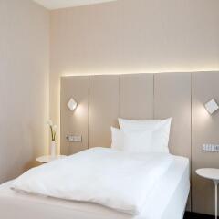 Отель NH Collection Frankfurt City 4* Стандартный номер с различными типами кроватей фото 6