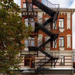 Custos Hotel Riverside вид на фасад