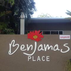 Отель Benjamas Place парковка