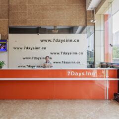 Отель 7 Days Inn Chongqing Changshoutaoyuan Walking Street Center Branch парковка