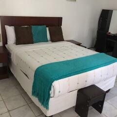 Отель Vintage View Guest House Габороне сейф в номере