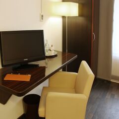 Отель Helvetia Hotel Munich City Center Германия, Мюнхен - 2 отзыва об отеле, цены и фото номеров - забронировать отель Helvetia Hotel Munich City Center онлайн удобства в номере фото 2