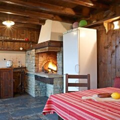 Отель The House with the Vine Guest House Сливен в номере