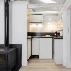 Отель Charming Center Penthouse в номере