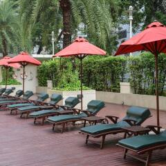 Отель Centre Point Sukhumvit Thong-Lo бассейн