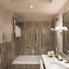 Отель The Rosa Grand Milano - Starhotels Collezione Италия, Милан - 13 отзывов об отеле, цены и фото номеров - забронировать отель The Rosa Grand Milano - Starhotels Collezione онлайн ванная