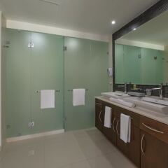 Отель Mareazul Family Beach Condohotel Плая-дель-Кармен ванная фото 2