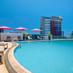 Hennessy Park Hotel бассейн фото 2