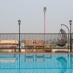 Отель B your home Hotel Donmueang Airport Bangkok Таиланд, Бангкок - отзывы, цены и фото номеров - забронировать отель B your home Hotel Donmueang Airport Bangkok онлайн бассейн