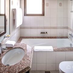Отель Dream Inn Dubai-Luxury Palm Beach Villa ванная фото 2