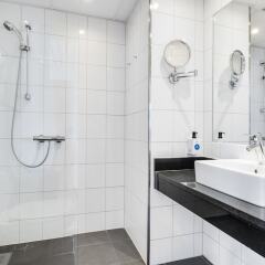 Отель Quality Hotel Residence Норвегия, Санднес - отзывы, цены и фото номеров - забронировать отель Quality Hotel Residence онлайн ванная фото 2