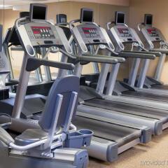 Отель Sheraton Bloomington Блумингтон фитнесс-зал