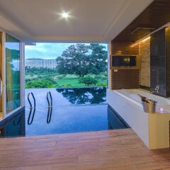 Отель Hamilton Grand Residence бассейн