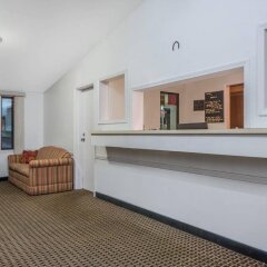 Отель Knights Inn Columbus Downtown интерьер отеля