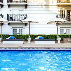 Kimpton Brice Hotel бассейн