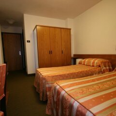 Hotel Alpina Пинцоло сейф в номере