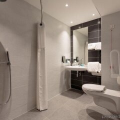 Отель Holiday Inn Clermont-Ferrand Centre Франция, Клермон-Ферран - отзывы, цены и фото номеров - забронировать отель Holiday Inn Clermont-Ferrand Centre онлайн ванная