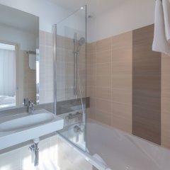 Отель LOGIS Le Cavier Франция, Аврилле - отзывы, цены и фото номеров - забронировать отель LOGIS Le Cavier онлайн ванная