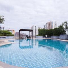Golden Pearl Hotel Бангкок бассейн