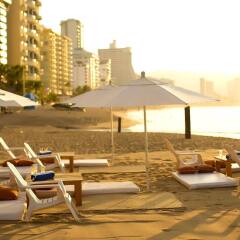Отель Krystal Beach Acapulco пляж