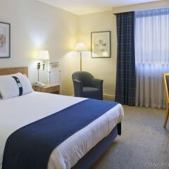 Отель Holiday Inn WARRINGTON комната для гостей