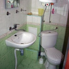 Отель Fenerite Family Hotel Болгария, Тырговиште - отзывы, цены и фото номеров - забронировать отель Fenerite Family Hotel онлайн ванная фото 2