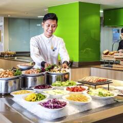 Отель Novotel Bangkok Silom Road питание фото 2