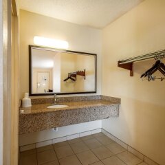 Отель Motel 6 Washington DC Convention Center США, Вашингтон - отзывы, цены и фото номеров - забронировать отель Motel 6 Washington DC Convention Center онлайн ванная фото 2