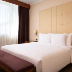 Гостиница DoubleTree by Hilton Novosibirsk в Новосибирске - забронировать гостиницу DoubleTree by Hilton Novosibirsk, цены и фото номеров Новосибирск комната для гостей