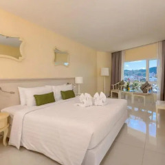 Отель Andaman Embrace Patong 5* Стандартный номер с различными типами кроватей фото 4