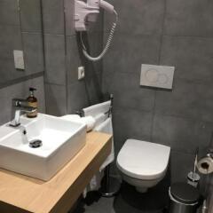 Auberge La Veranda in Hesperange, Luxembourg from 319$, photos, reviews - zenhotels.com bathroom photo 2