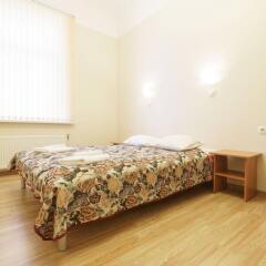 Отель Knights Court Guest House сейф в номере