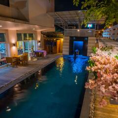 Отель Atrium Boutique Бангкок бассейн
