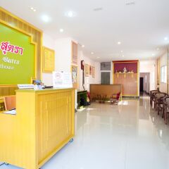 Отель Baan Sutra Guesthouse интерьер отеля